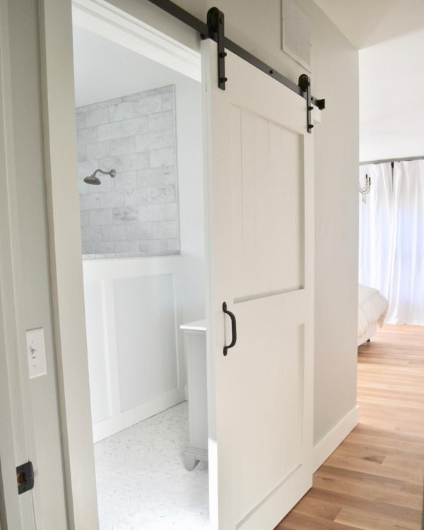 White MasterSuite creates the perfect bathroom linen closet