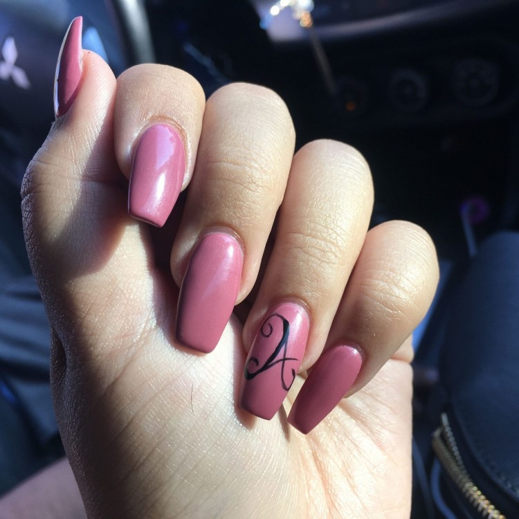 short nails, nude color nails