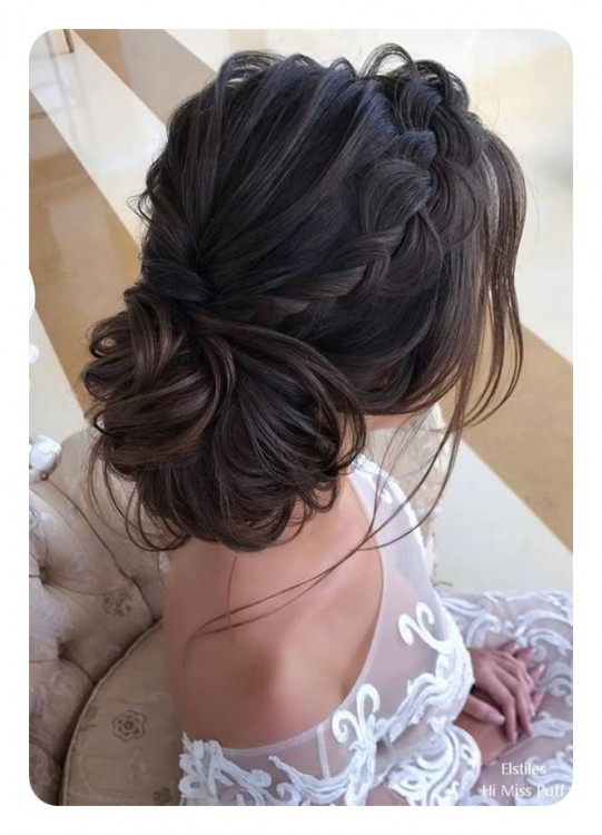 Do you love the hair bun style?? Whether it's a formal occassion or you simply want to wear your hair up, you actually have many options
