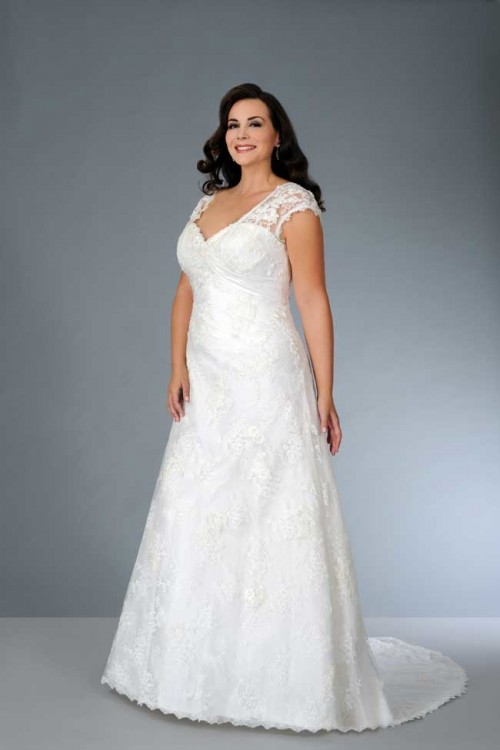 Wedding Gowns for Curvy Women | Find plus size bridal gowns and full figure wedding dresses at curvy