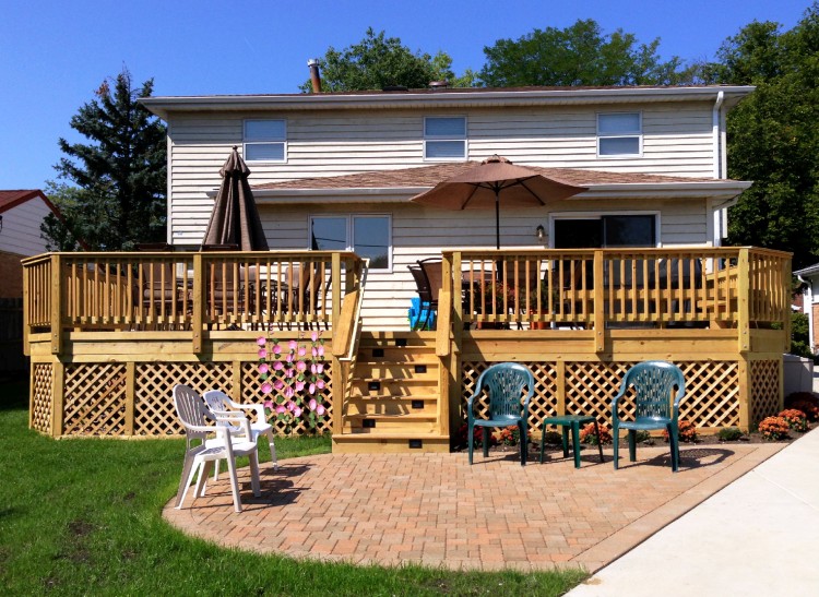 You may be familiar with the term “California Outdoor Kitchen,” which refers to an outdoor kitchen built in warmer climates and can be enjoyed all year