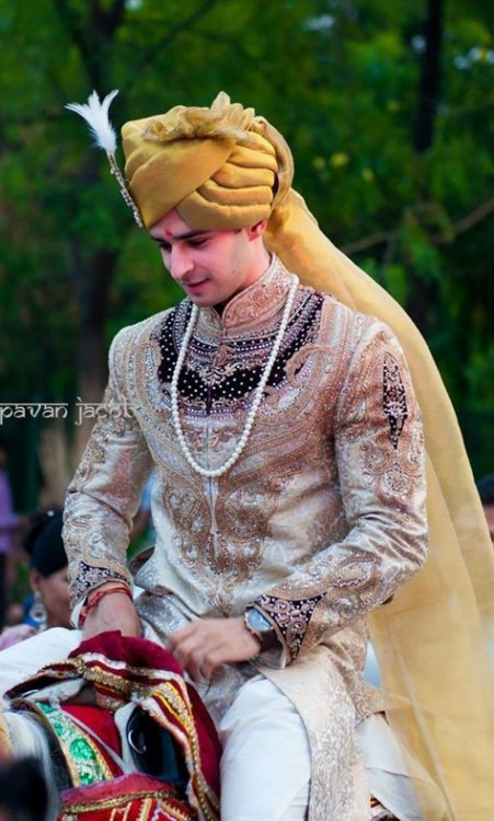indian wedding bride groom tradition outfit