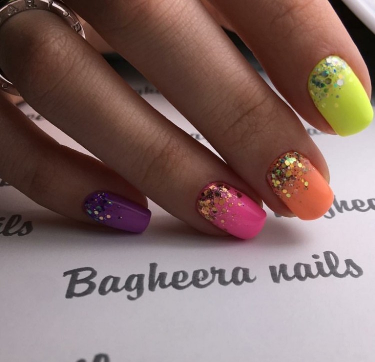 Bright Summer nail art