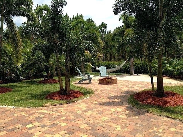 Island Garden bed with the Decorative Edge curbing