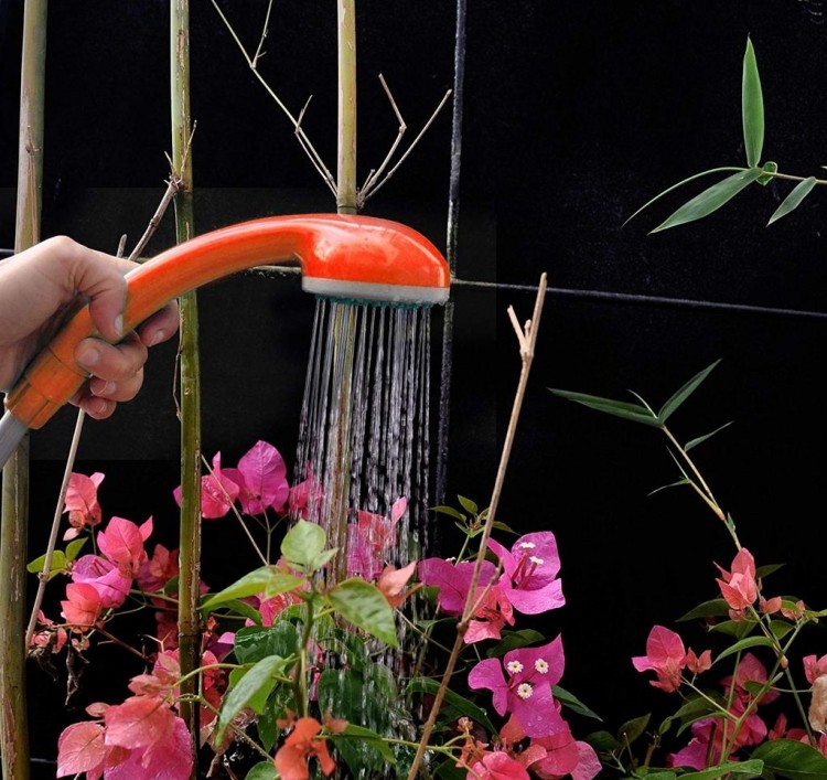 Using vinegar to clean a clogged showerhead