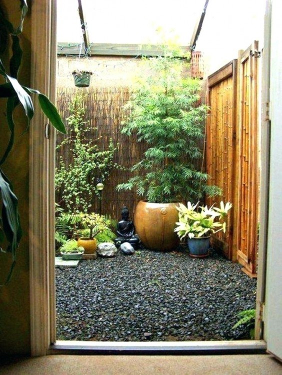 London Courtyard, Outdoor Space Ideas | Finchatton | Read more in the LuxDeco