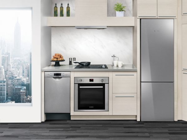 This sophisticated suite of cooktops, pro ranges, wall ovens