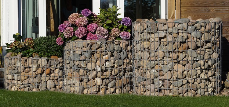 Drawings gabions are a convenient and aesthetically beautiful addition to the garden