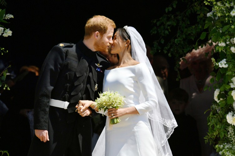 Meghan Markle arrives at the alter