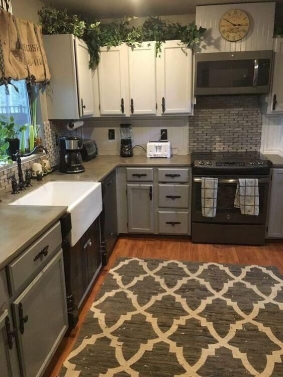 Just take a look at all the small kitchen before and after pictures below to get some great ideas for your kitchen remodel