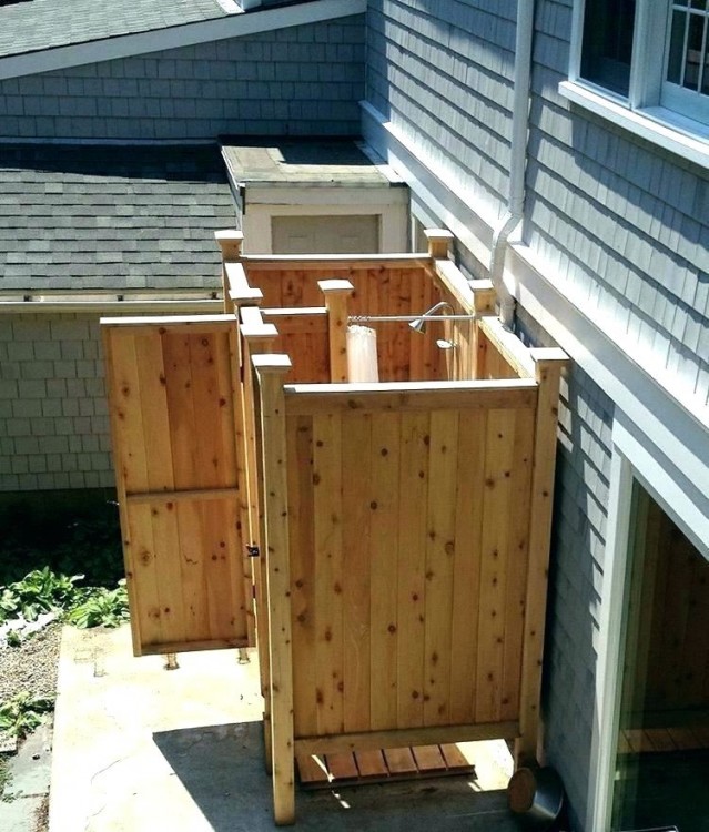 Outdoor shower room in the courtyard