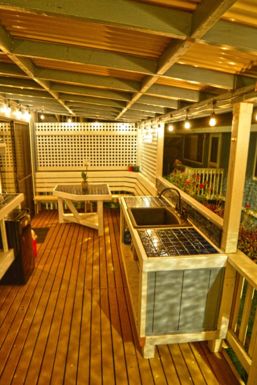 Urban dwellers are looking up for outdoor living inspiration, installing rooftop decks complete with kitchens, lounges,