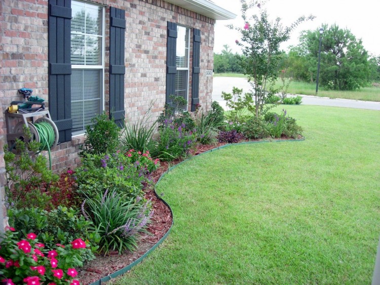 How to create a low maintenance flower bed