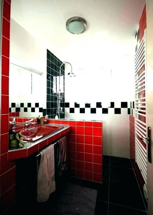 Bathrooms should be creatively decorated, towels functionally displayed and