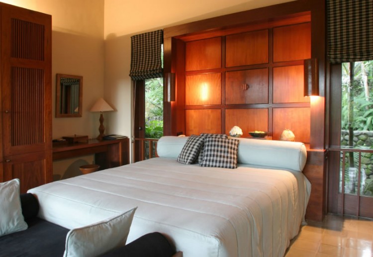 Bedroom Feng Shui: A Guide to Feng Shui Bedroom Decor Ideas, Including Proper Feng Shui Bedroom Layout, Feng Shui Bed Placement, and Feng Shui Bedroom