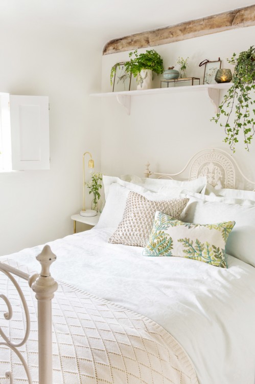 A large looking bed with a very simple frame, this dark wood style is smart while staying in keeping with a fairly minimal wooden decor