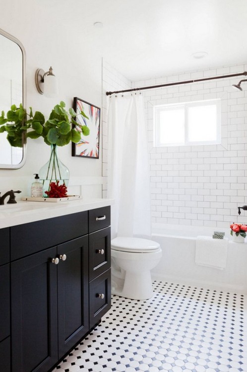 Lanie Van Reenen · Black and white bathroom