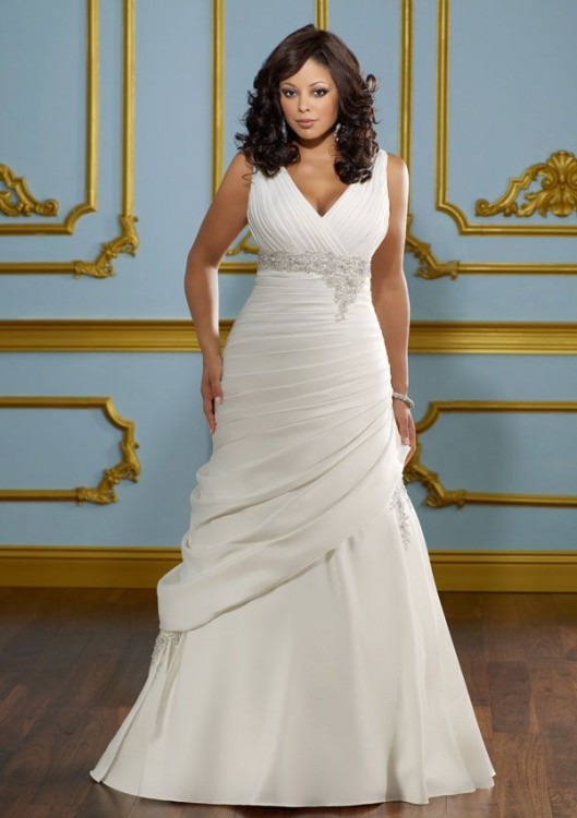 Best Plus Size Wedding Dresses — Shop Beautiful Wedding Gowns for Curvy Figures | InStyle
