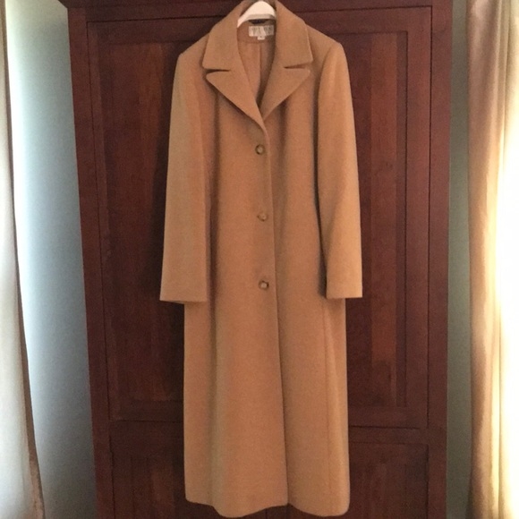 ?100% Camel Hair Coat by Larry Levine 100% Camel Hair Coat by Larry Levine Design