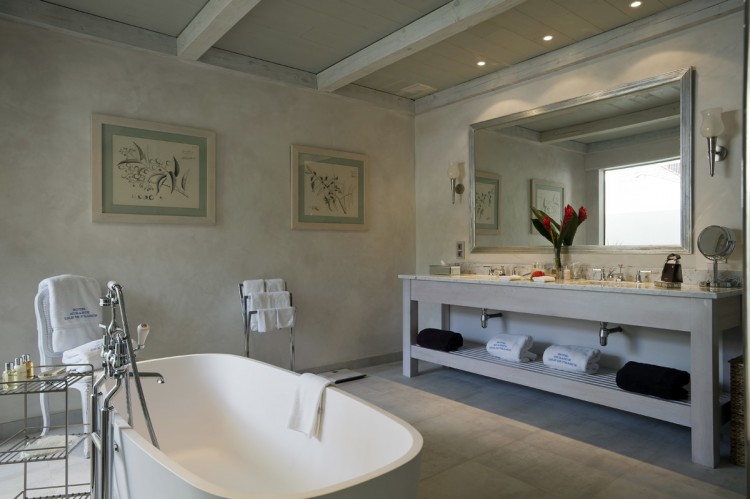 small luxury bathrooms