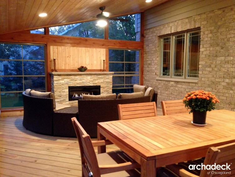 Curved Paver Patio and Outdoor Kitchen